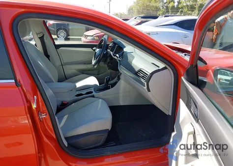 2019 Volkswagen Jetta 1.4T R-Line/1.4T S/1.4T Se z USA, uszkodzony, nr VIN 3VWC57BU6KM179701